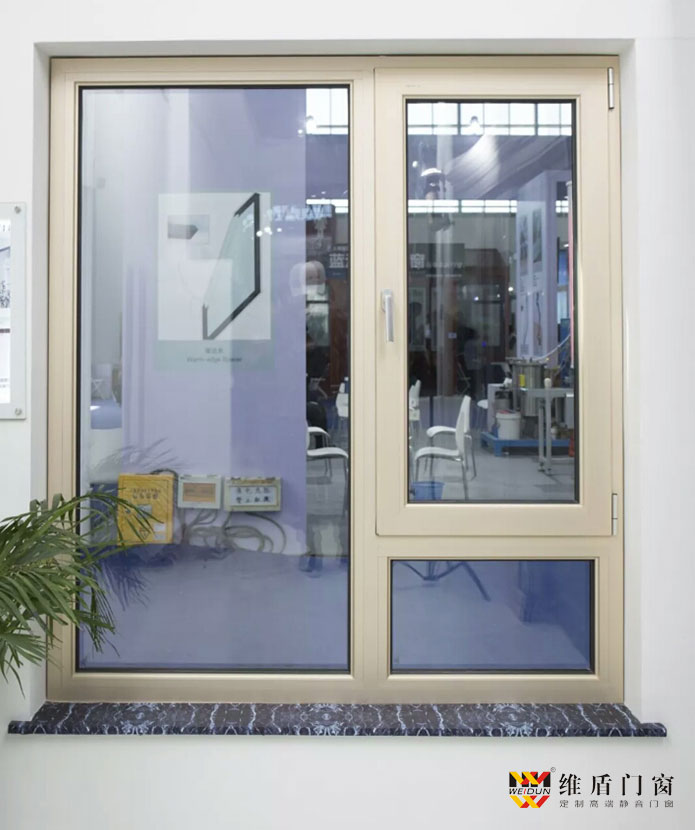 窗框采用玉瓷金沙，減少反光造成的傷害